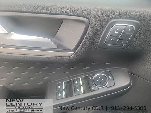 Used 2020 Ford Escape SEL AWD/4WD image 9