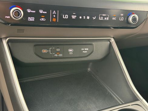 Certified 2025 Kia Carnival LXS FWD image 29