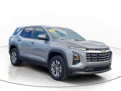 Used 2025 Chevrolet Equinox LT AWD/4WD image 3