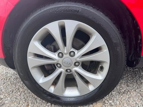 Used 2016 Kia Soul + FWD image 10