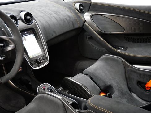 Used 2019 McLaren 600LT RWD image 16