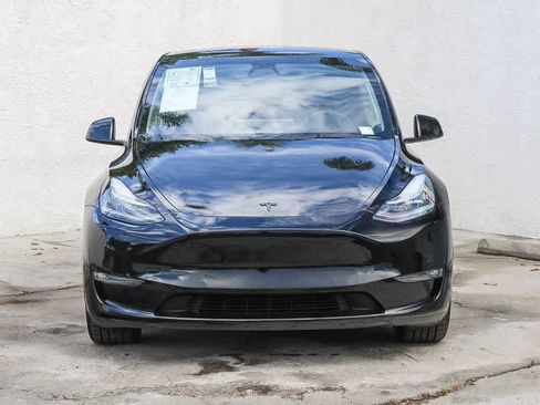 Used 2022 Tesla Model Y Long Range AWD/4WD image 2