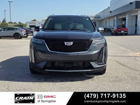 Used 2022 Cadillac XT6 Sport w/ Technology Package AWD/4WD image 2