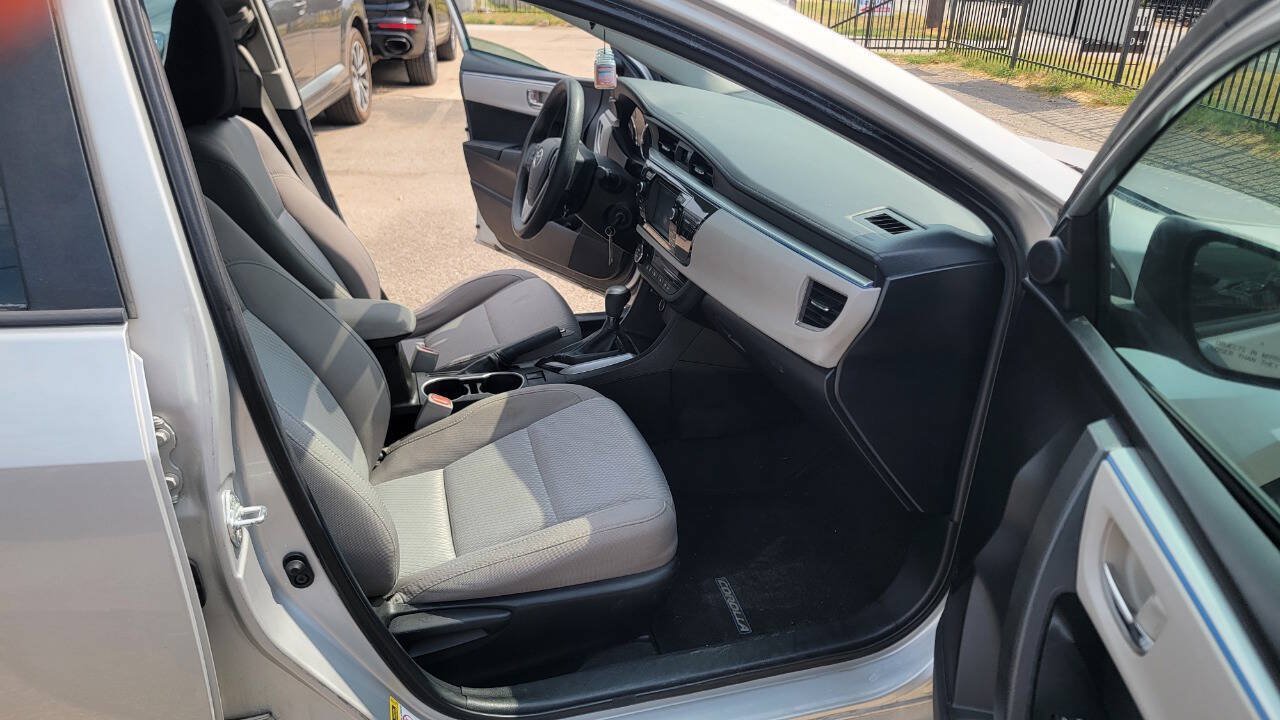 Used 2016 Toyota Corolla LE FWD image 17