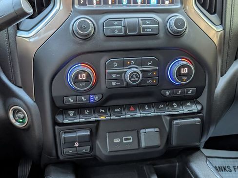 Used 2022 Chevrolet Silverado 2500 High Country w/ Technology Package AWD/4WD image 10