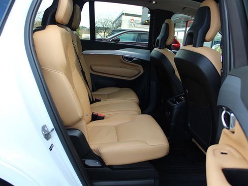 Used 2016 Volvo XC90 T8 Momentum w/ Vision Package image 31