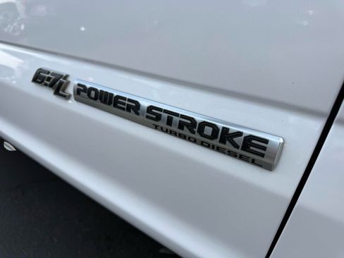 Used 2019 Ford F350 Platinum w/ Platinum Ultimate Package AWD/4WD image 5