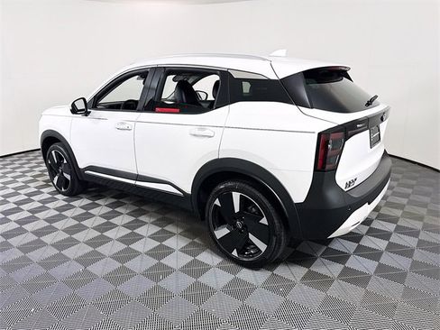 Certified 2025 Nissan Kicks SR image 21