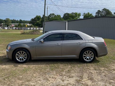 Used 2014 Chrysler 300 C RWD image 2