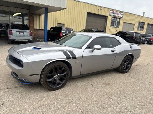 Used 2018 Dodge Challenger R/T Plus image 2