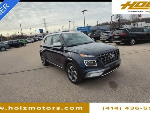 Used 2025 Hyundai Venue Limited image 2