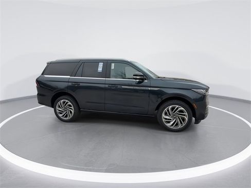New 2025 Lincoln Navigator Reserve image 9