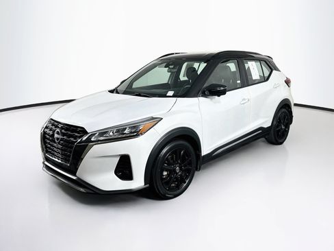 Used 2023 Nissan Kicks SR FWD image 3