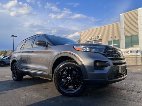 Used 2022 Ford Explorer XLT image 16