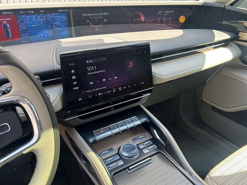 Certified 2025 Lincoln Nautilus Reserve AWD/4WD image 22