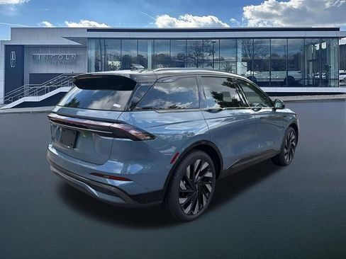New 2026 Lincoln Nautilus Reserve w/ Jet Appearance Package AWD/4WD image 8