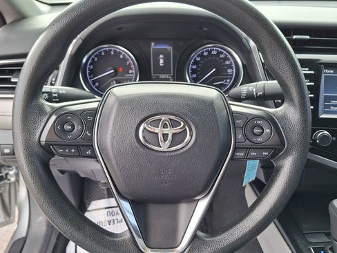 Used 2019 Toyota Camry LE image 11