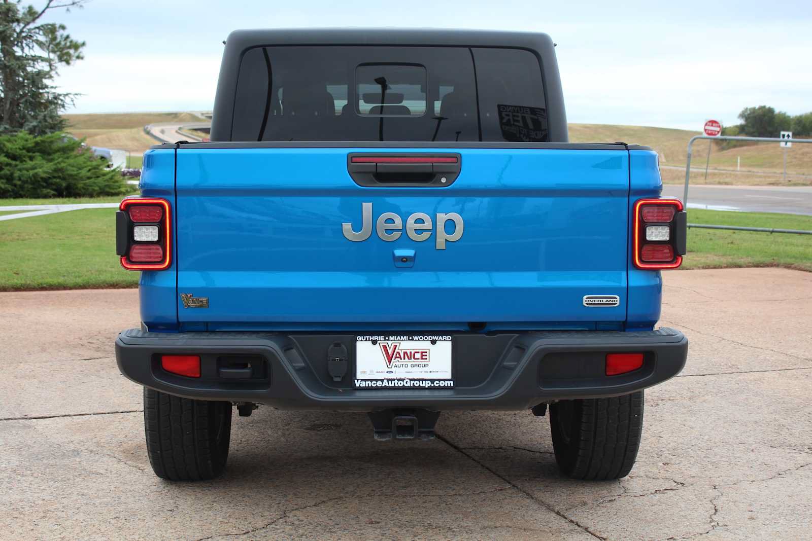 Used 2022 Jeep Gladiator Overland w/ Popular Equipment Package AWD/4WD image 10
