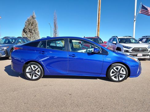 Used 2017 Toyota Prius Three Touring image 2