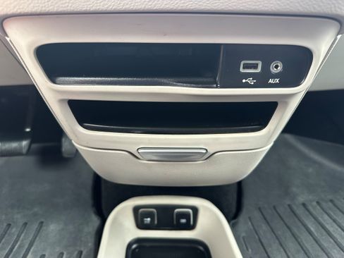 Used 2020 Chrysler Pacifica Touring-L FWD image 18