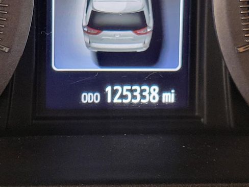 Used 2015 Toyota Sienna XLE FWD image 3