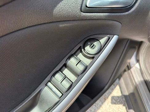 Used 2014 Ford Focus SE w/ Equipment Group 201A FWD image 12