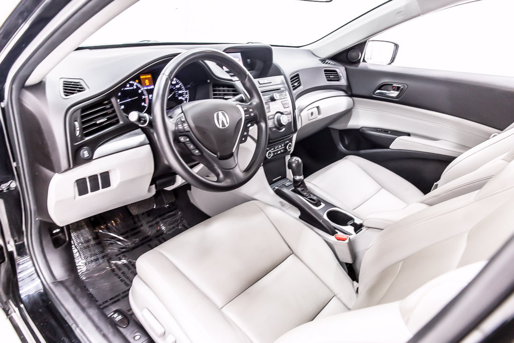 Used 2017 Acura ILX w/ AcuraWatch Plus Package FWD image 27