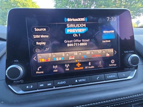 Used 2025 Nissan Rogue SV w/ SV Premium Package FWD image 17