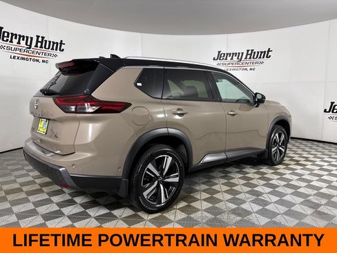 Used 2025 Nissan Rogue SL w/ Tech Package FWD image 6