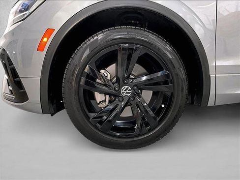 Used 2023 Volkswagen Tiguan SE R-Line FWD image 10