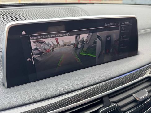 Used 2020 BMW 740i w/ M Sport Package image 28