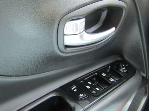 Used 2022 Jeep Renegade Sport w/ Sport Appearance Group AWD/4WD image 38