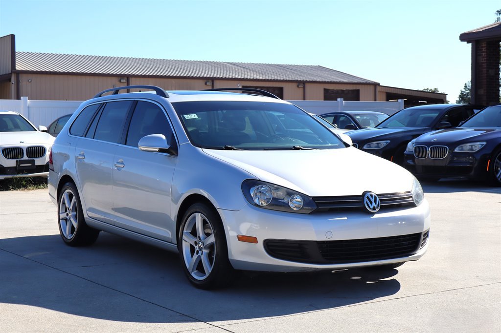 Used 2010 Volkswagen Jetta TDI FWD image 9