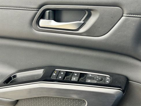 Certified 2023 Nissan Pathfinder SL image 9