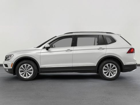 Used 2021 Volkswagen Tiguan SE w/ Panoramic Sunroof Package image 3