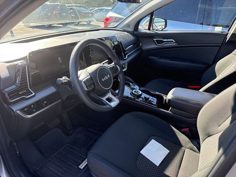 Used 2023 Kia Sportage LX image 5