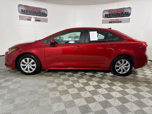 Used 2021 Toyota Corolla LE image 6