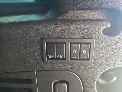 Used 2017 Cadillac Escalade ESV Platinum image 28