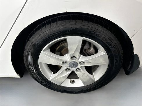 Used 2012 Hyundai Elantra GLS w/ Preferred Pkg 3 image 27