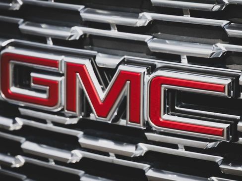 Used 2018 GMC Yukon Denali w/ Open Road Package image 24