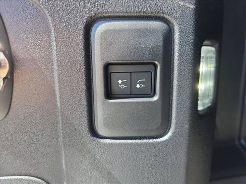 Used 2025 Land Rover Defender 110 S AWD/4WD image 13