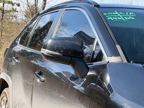 Used 2021 Toyota RAV4 XLE Premium image 10