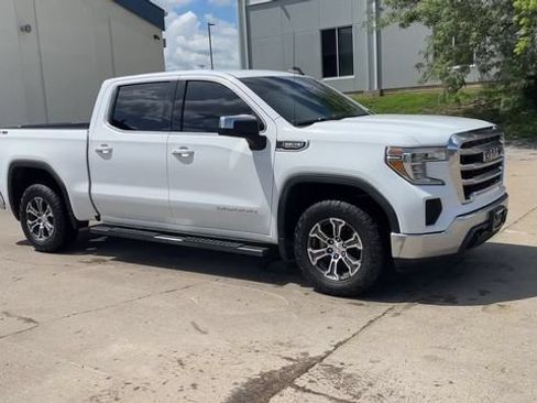 Used 2019 GMC Sierra 1500 SLE w/ SLE Value Package AWD/4WD image 2