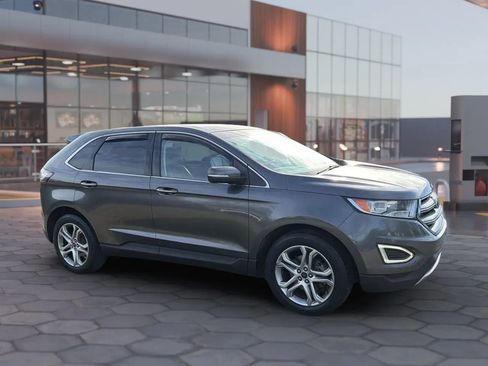Used 2017 Ford Edge Titanium FWD image 17