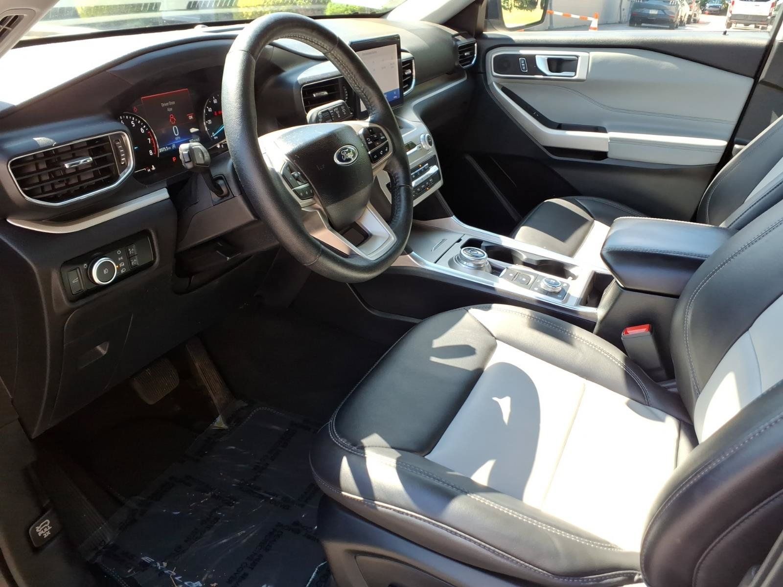 Certified 2023 Ford Explorer XLT w/ Equipment Group 202A AWD/4WD image 11