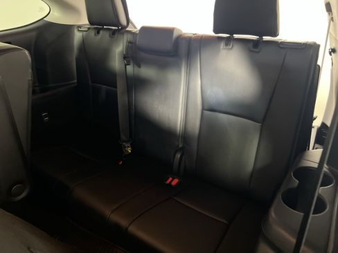 Used 2024 Toyota Highlander XLE AWD/4WD image 26