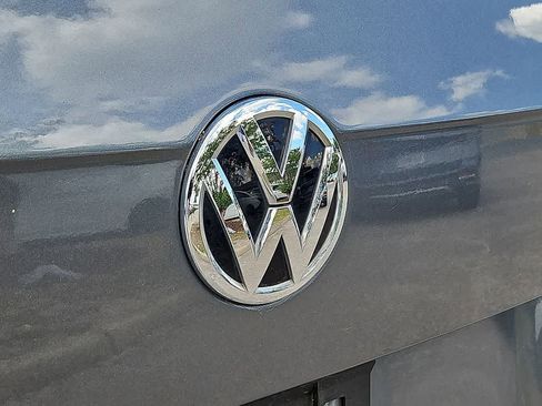 Used 2021 Volkswagen Tiguan SE AWD/4WD image 28