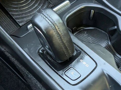 Used 2019 Volvo XC40 T5 Momentum image 13