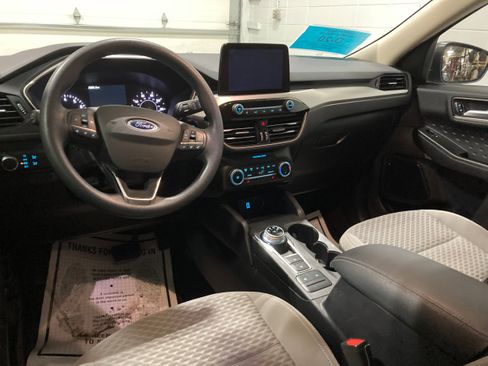 Used 2020 Ford Escape SE image 17