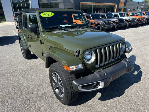 Used 2023 Jeep Wrangler Unlimited Sahara w/ Cold Weather Group AWD/4WD image 4
